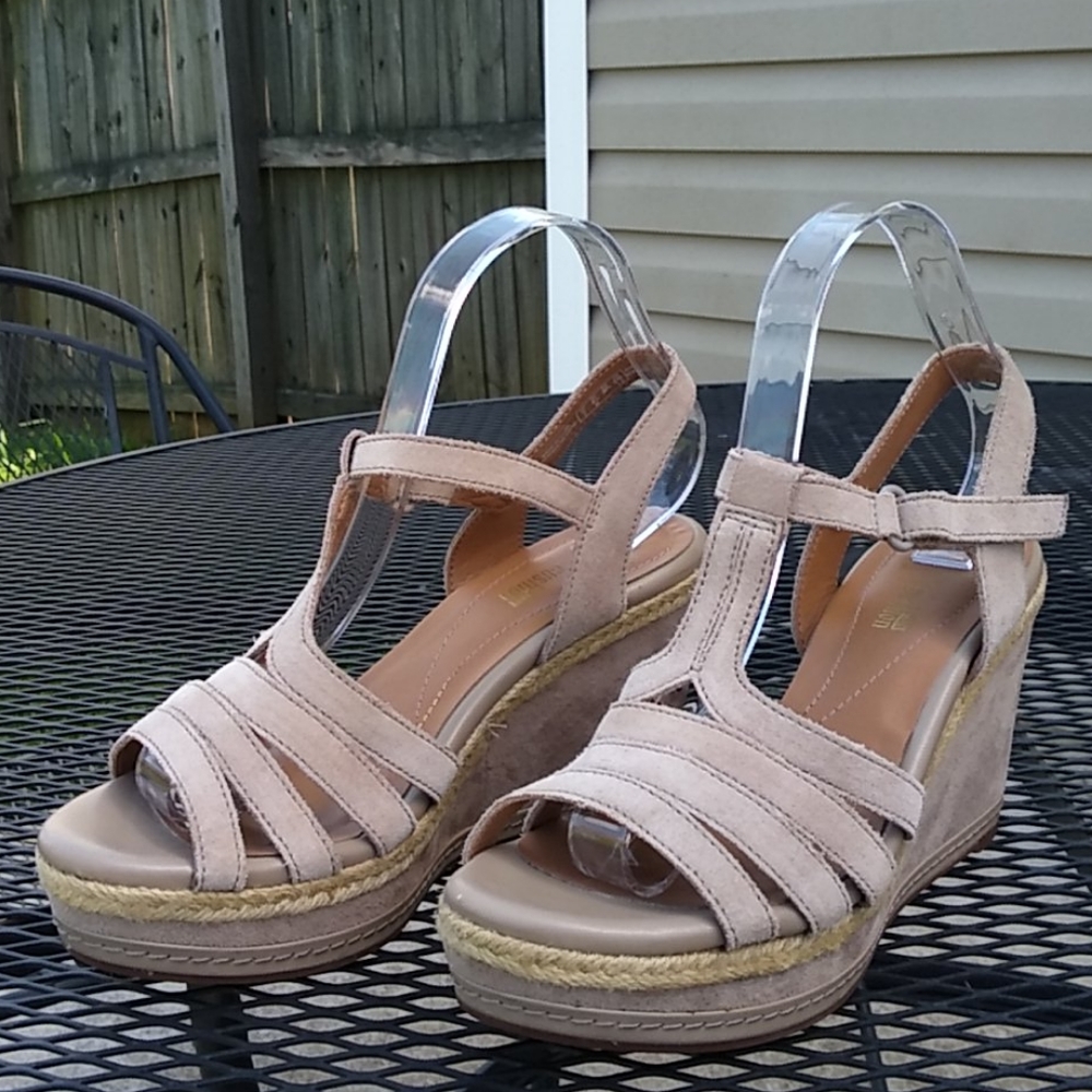 Clark's tan suede wedge sandals‎ size 8.5m